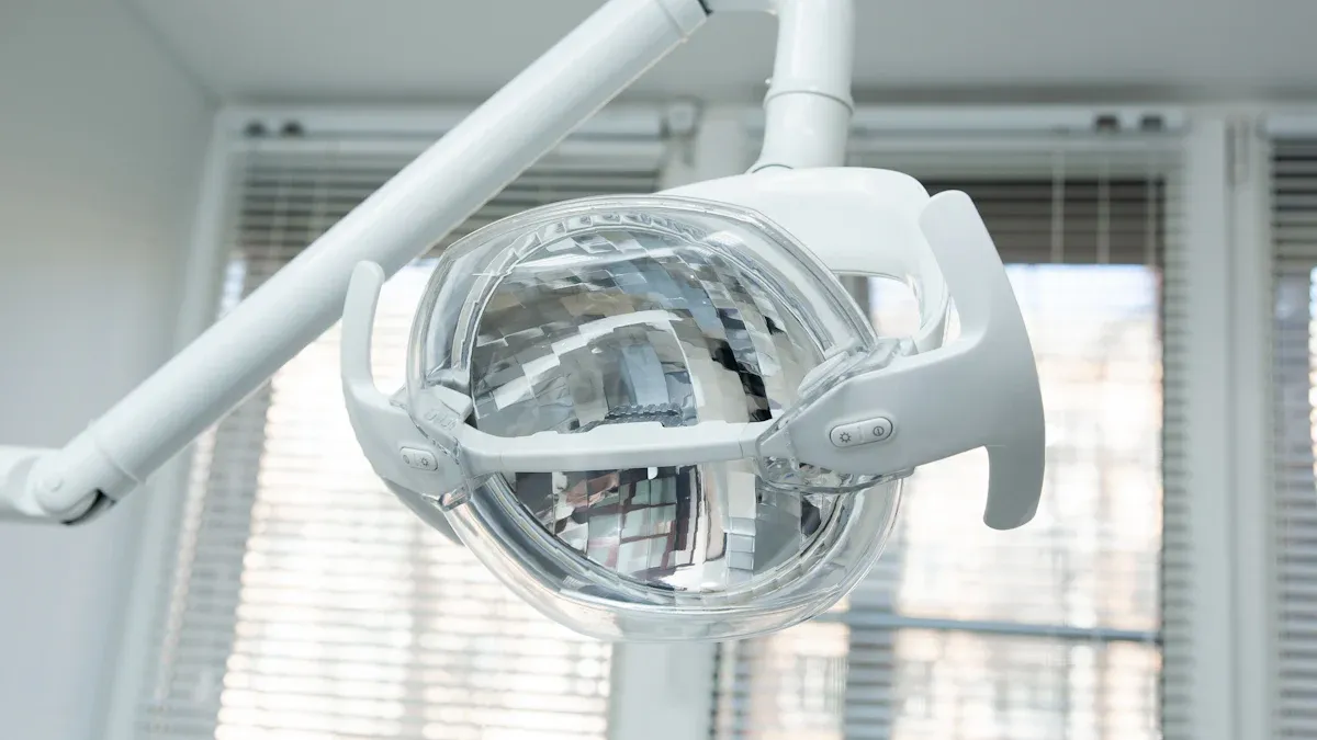 মেডিকেল লাইটিং ইকুইপমেন্ট রক্ষণাবেক্ষণ এবং পরিষ্কার করার জন্য প্রয়োজনীয় টিপস